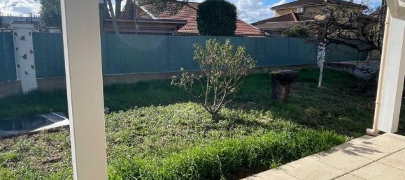 5 bedrooms House in Meyzieu, France No. 192065 8