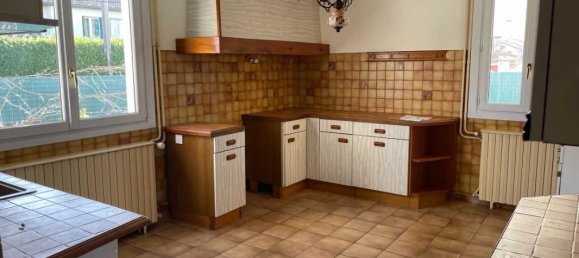 5 bedrooms House in Meyzieu, France No. 192065 11