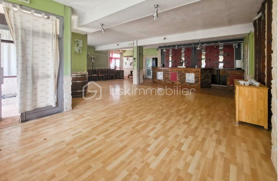 Bureau à Embrun, France 220m² No. 286867