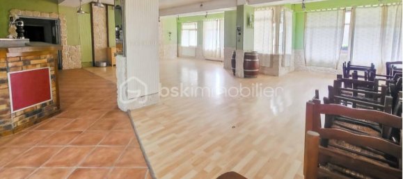 Bureau à Embrun, France 220m² No. 286867 3