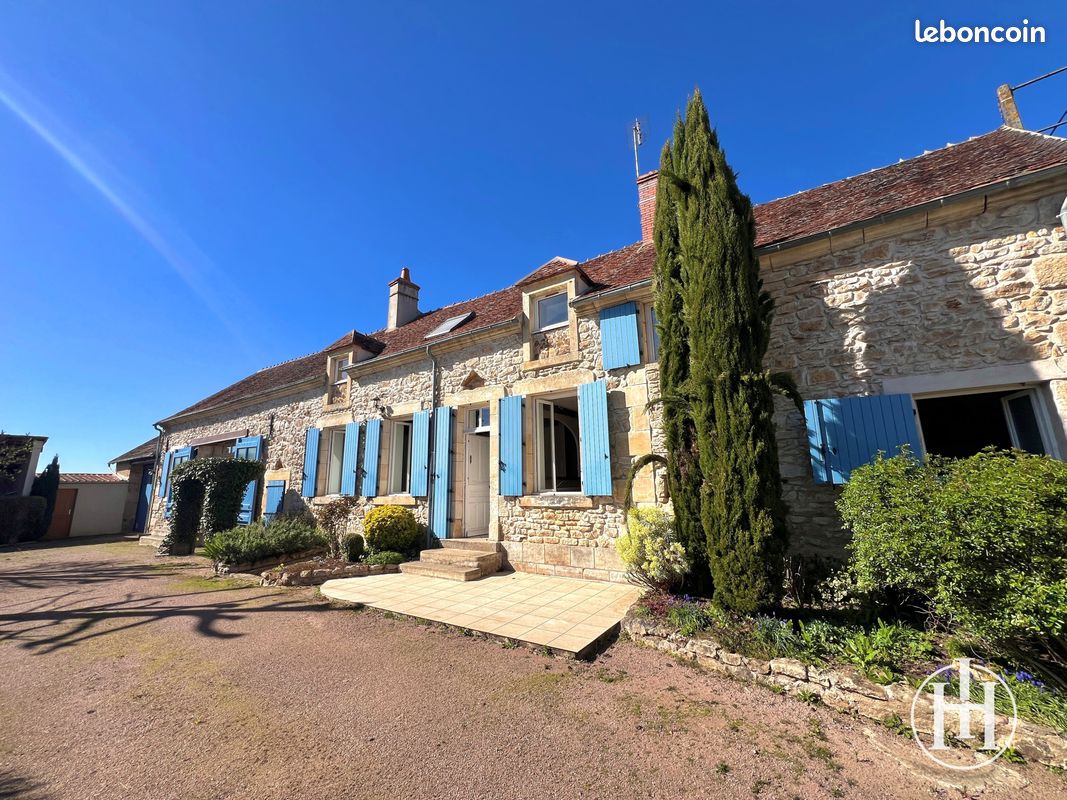 Casa T4 em Saint-Pierre-les-Etieux, France N.º 80095