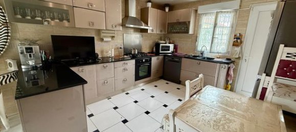 5 bedrooms House in Drancy, France No. 309286 2