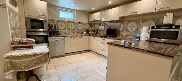 5 bedrooms House in Drancy, France No. 309286 10