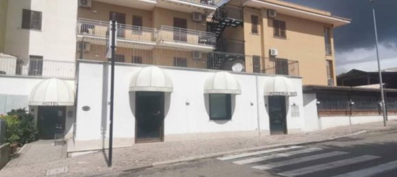 702m² Commercial property in Tarquinia, Italy No. 376146 2