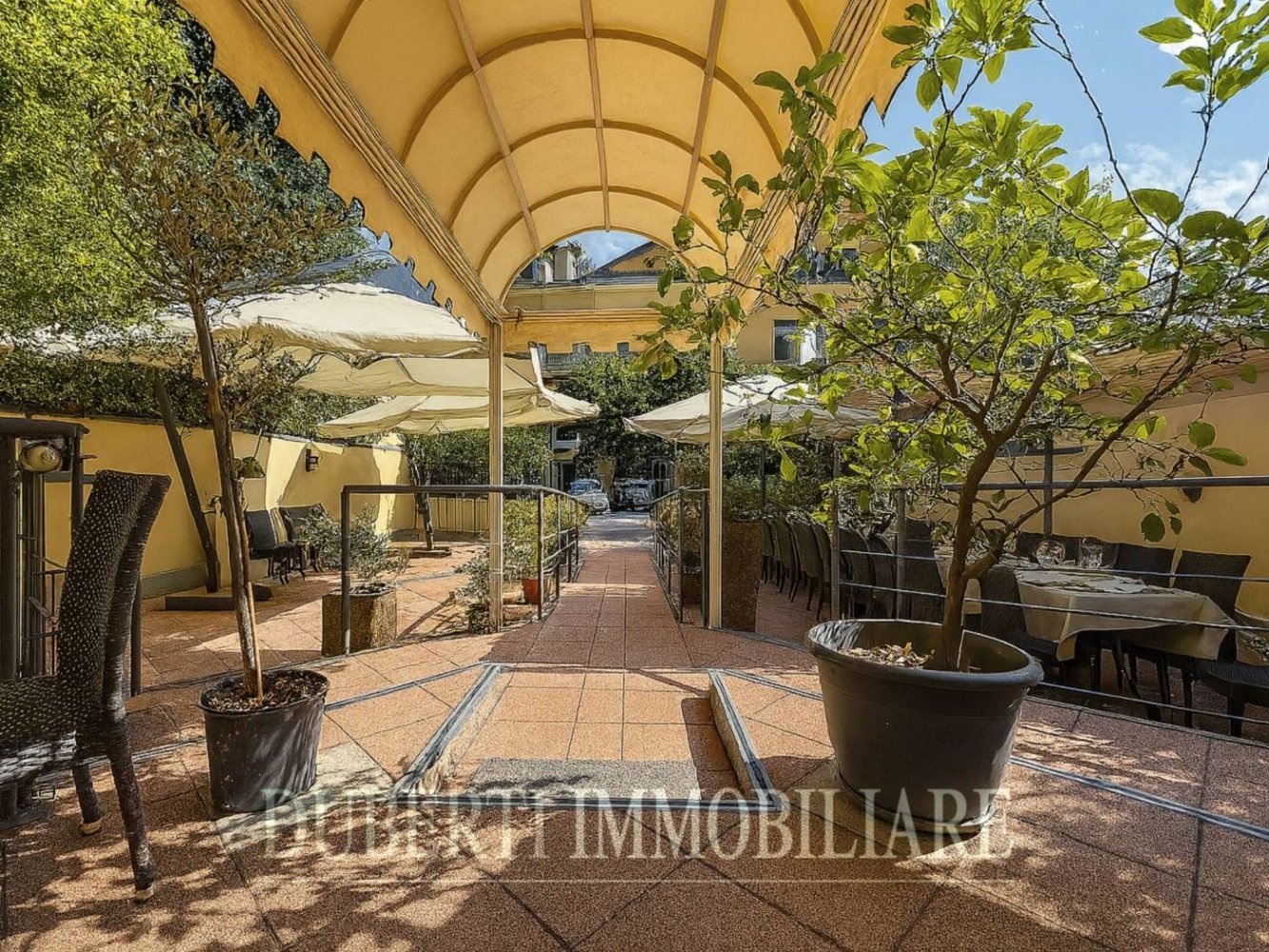 5-Zimmer Gewerbliche Immobilie in Malnate, Italy, Nr. 301429