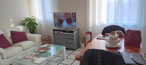 2 bedrooms Apartment in Tours, France No. 69744 2