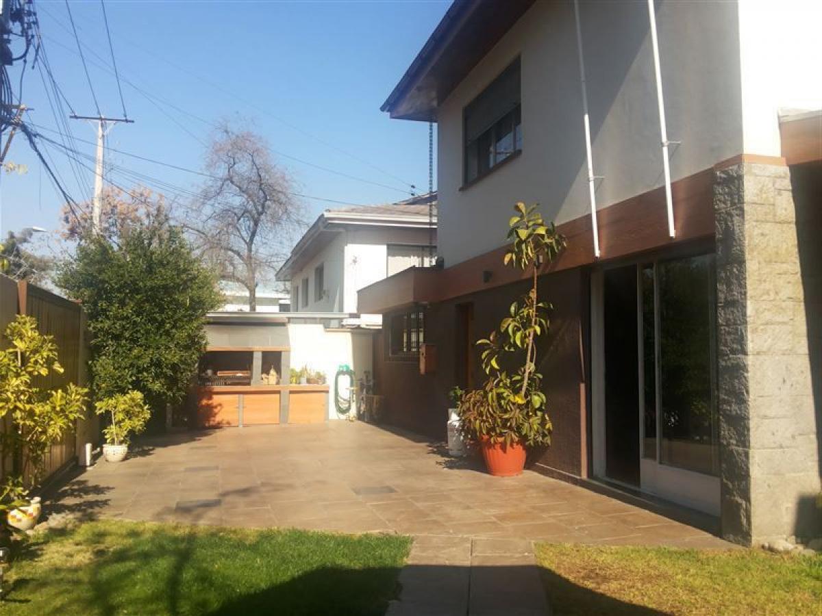 4 bedrooms House in Santiago, Chile No. 1893