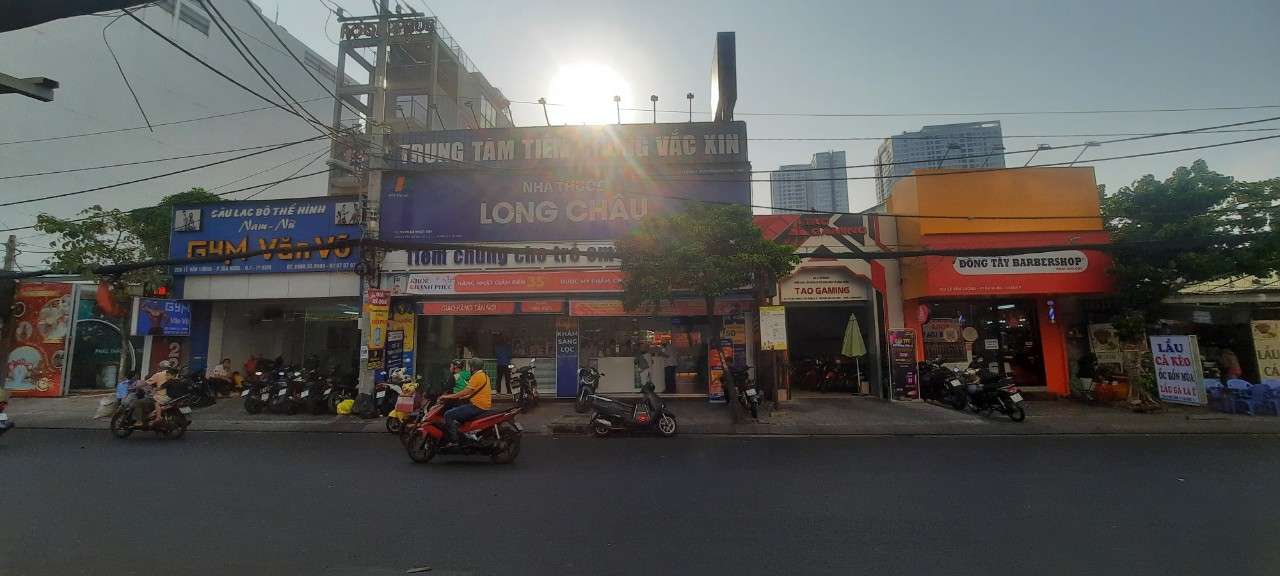 175m² Townhouse in District 7, Vietnam No. 15681