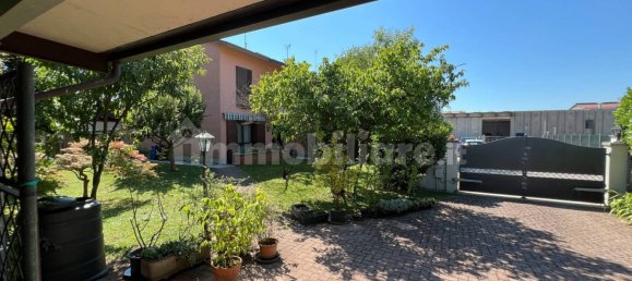 3 bedrooms House in Pordenone, Italy No. 325809 3