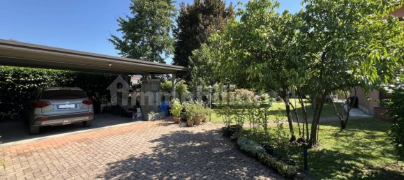 3 bedrooms House in Pordenone, Italy No. 325809 4