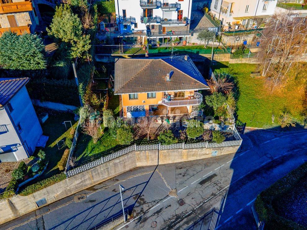 Вилла с 3 спальнями в Альбино, Италия № 167582