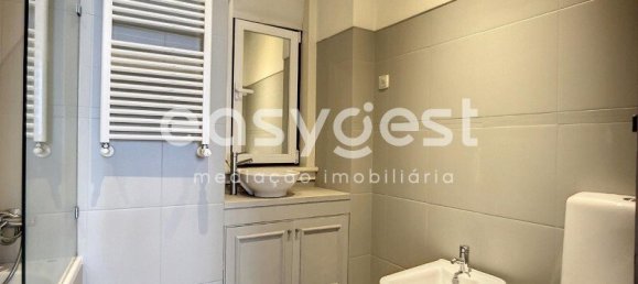 4 bedrooms Apartment in Lisbon, Portugal No. 79880 3
