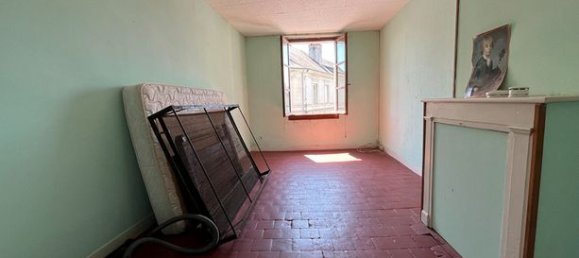 2 bedrooms House in Loches, France No. 304111 2