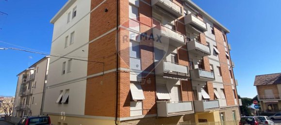 4 rooms Apartment in Recanati, Italy No. 8629 33