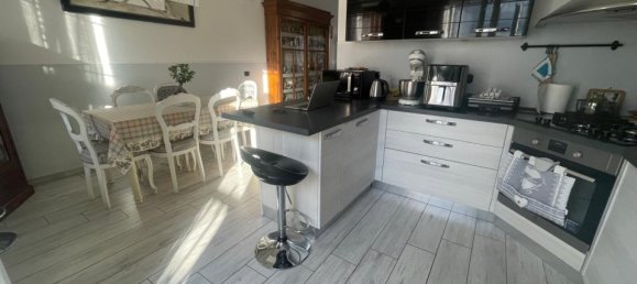 3 bedrooms House in Carrara, Italy No. 303595 6