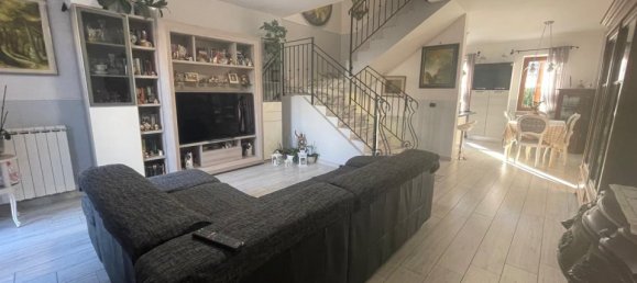 3 bedrooms House in Carrara, Italy No. 303595 2