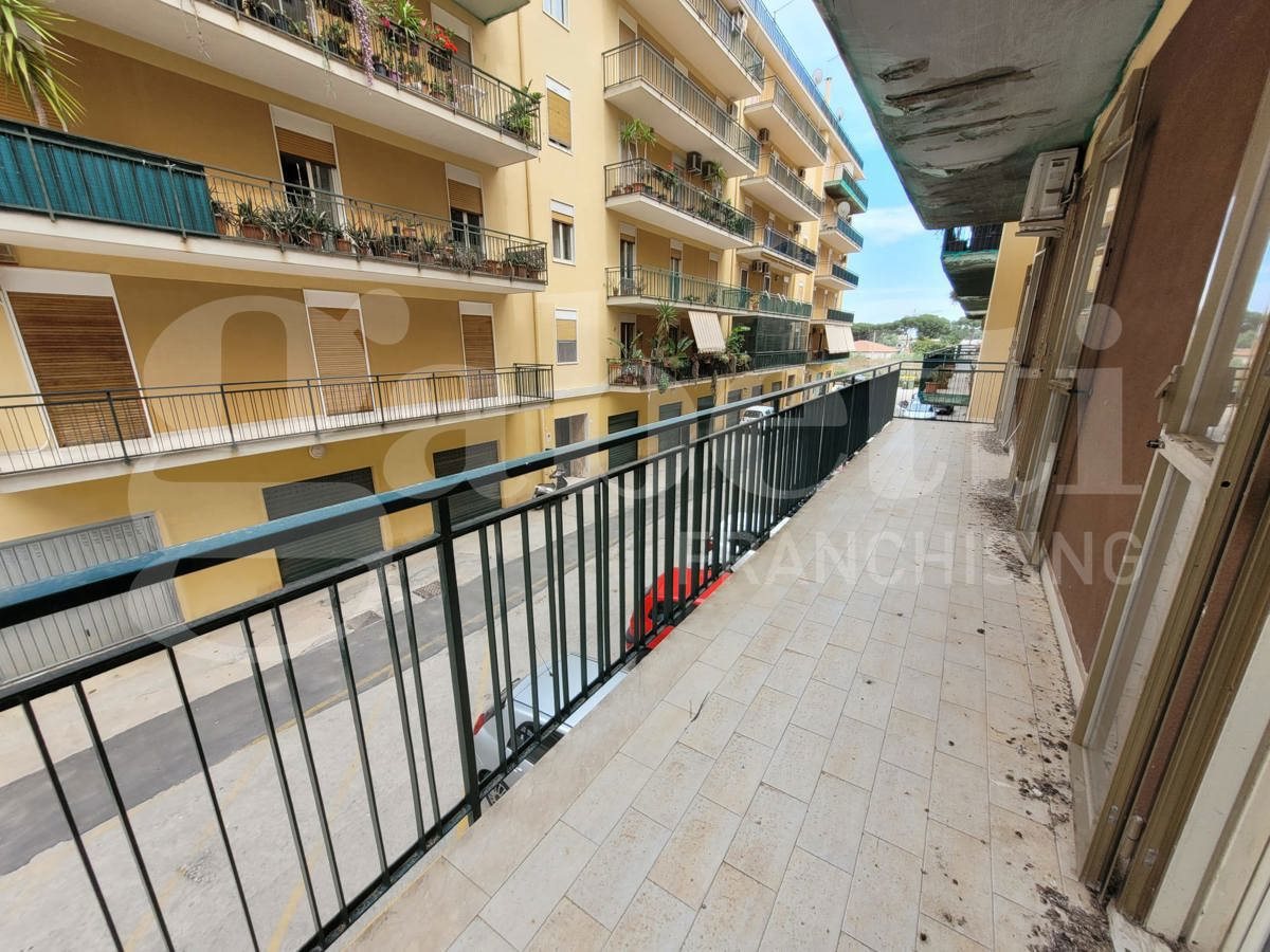 Apartamento de 4 habitaciónes en Syracuse, Italy No. 242932