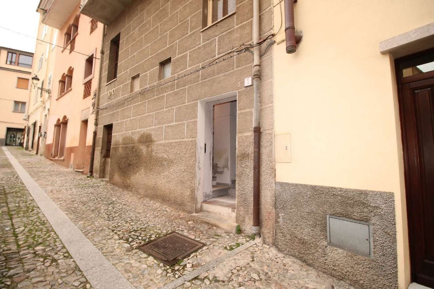 Apartamento de 4 habitaciónes en Ozieri, Italy No. 137217