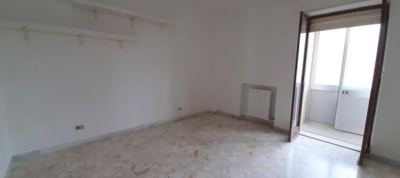 3 rooms Apartment in Taranto, Italy No. 41955 23