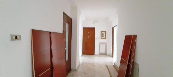 3 rooms Apartment in Taranto, Italy No. 41955 10