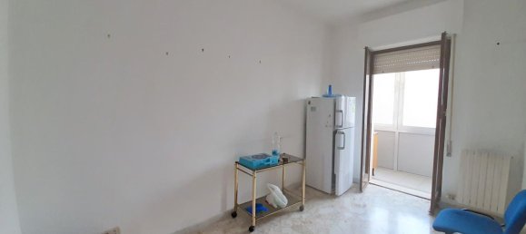 3 rooms Apartment in Taranto, Italy No. 41955 11