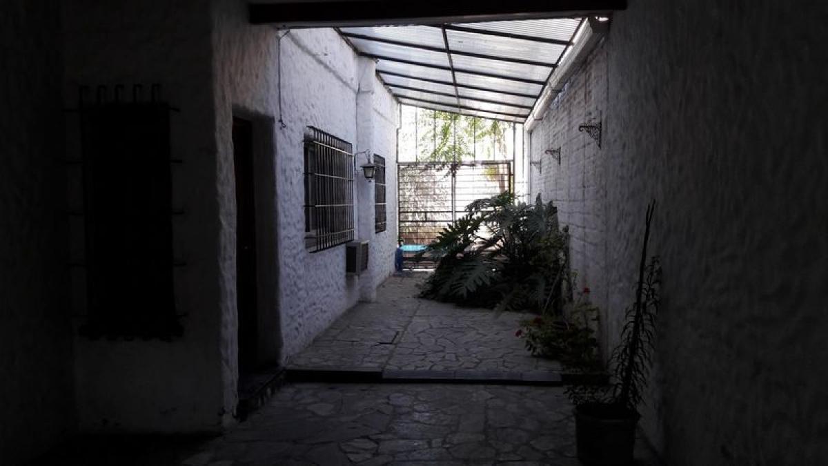 Casa de 3 dormitorios en Buenos Aires, Argentina No. 100616