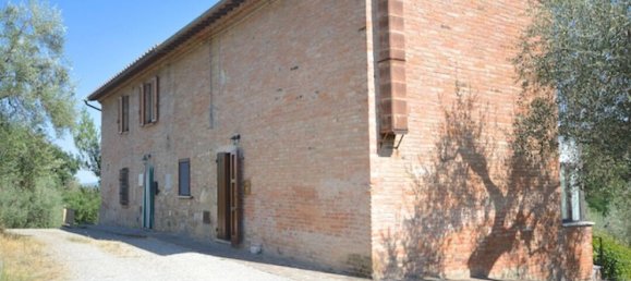 5 bedrooms Villa in Chiusi, Italy No. 52737 5