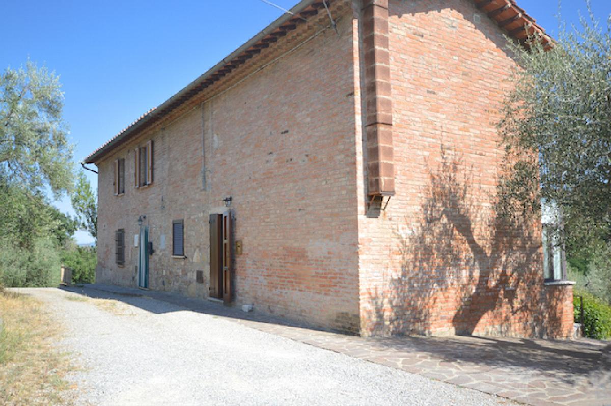 5 bedrooms Villa in Chiusi, Italy No. 52737