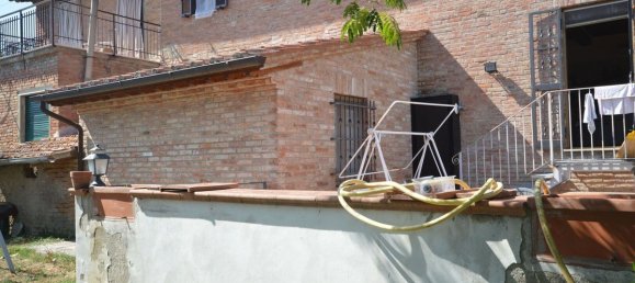 5 bedrooms Villa in Chiusi, Italy No. 52737 4