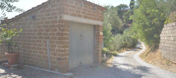 5 bedrooms Villa in Chiusi, Italy No. 52737 6