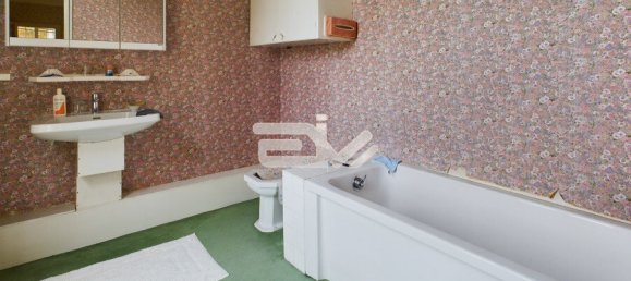 Casa de 5 dormitorios en Fismes, France No. 52150 8