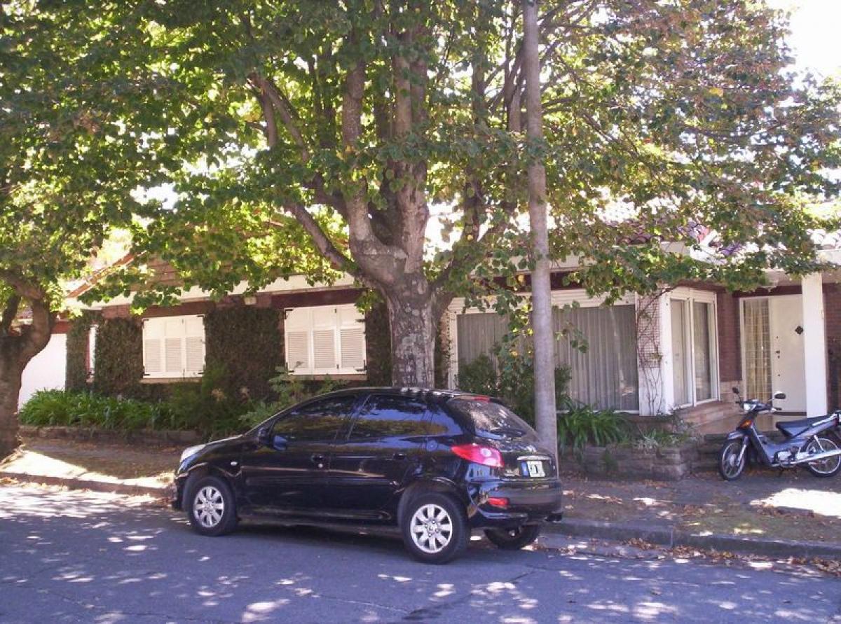 3 bedrooms House in Mar del Plata, Argentina No. 85336