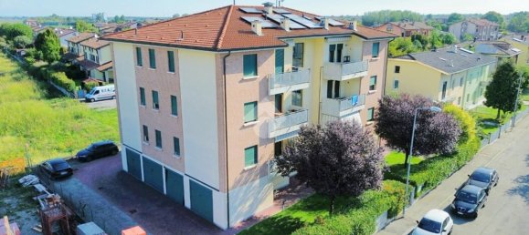 3 bedrooms Apartment in Parma, Italy No. 370885 9