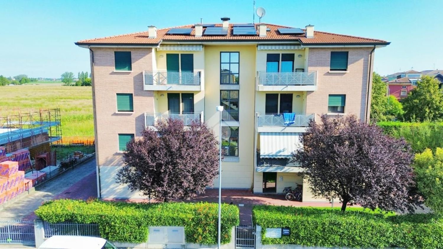 3 bedrooms Apartment in Parma, Italy No. 370885