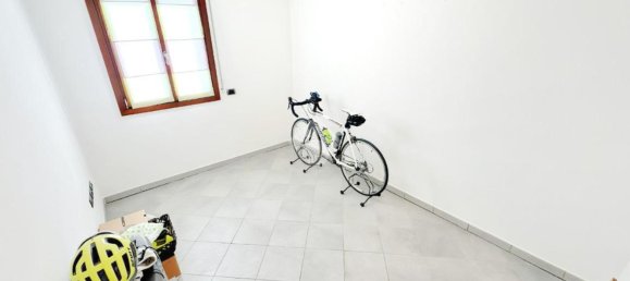 3 bedrooms Apartment in Parma, Italy No. 370885 22