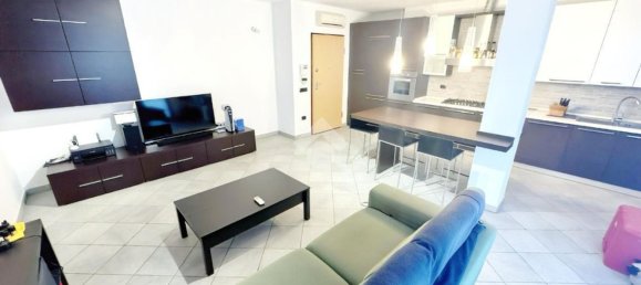 3 bedrooms Apartment in Parma, Italy No. 370885 3