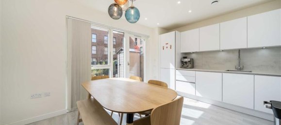 3 bedrooms House in Harrow, United Kingdom No. 5696 4