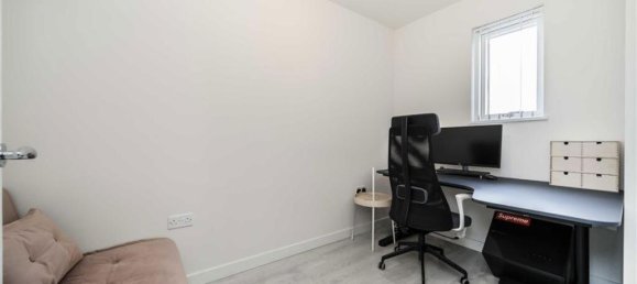 3 bedrooms House in Harrow, United Kingdom No. 5696 8