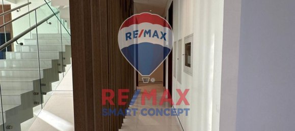 6 bedrooms Villa in Abu Dhabi, UAE No. 36513 7