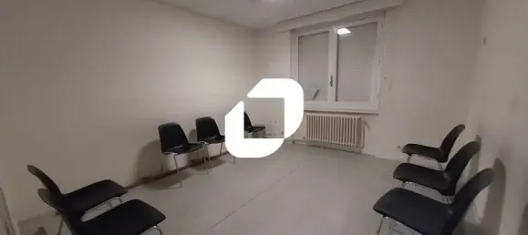 753m² Office in Les Clayes-sous-Bois, France No. 302388 4