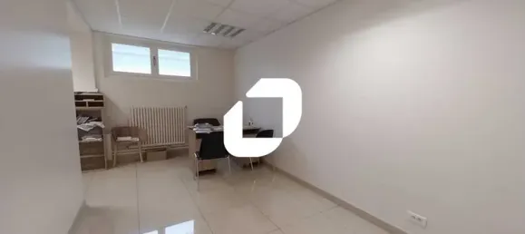 753m² Office in Les Clayes-sous-Bois, France No. 302388 5