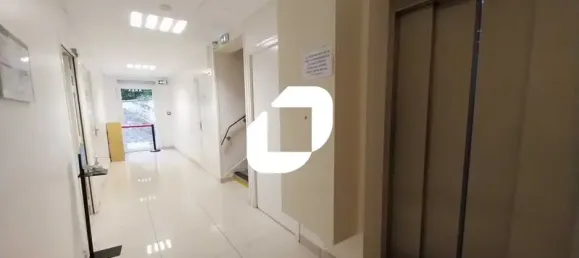 753m² Office in Les Clayes-sous-Bois, France No. 302388 3