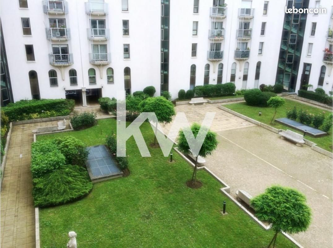 3 chambres Appartement à Puteaux, France No. 176393