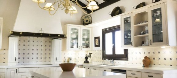 5 bedrooms Villa in Malaga, Spain No. 146693 9