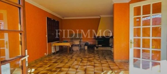 3 Schlafzimmer Haus in Chennevieres-sur-Marne, France, Nr. 175906 2