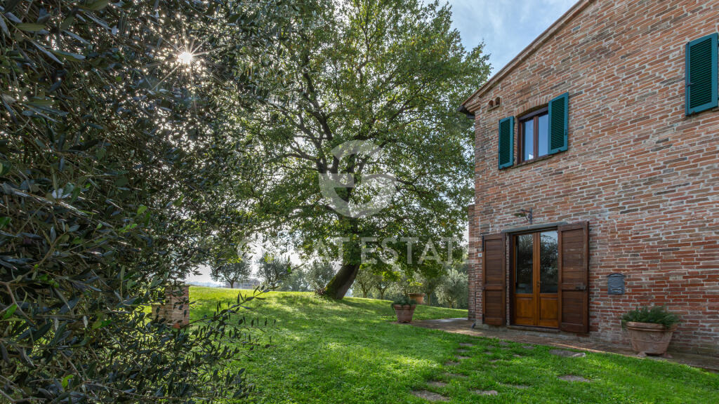 Дом с 3 спальнями в Кастильоне дель Лаго, Италия № 172565