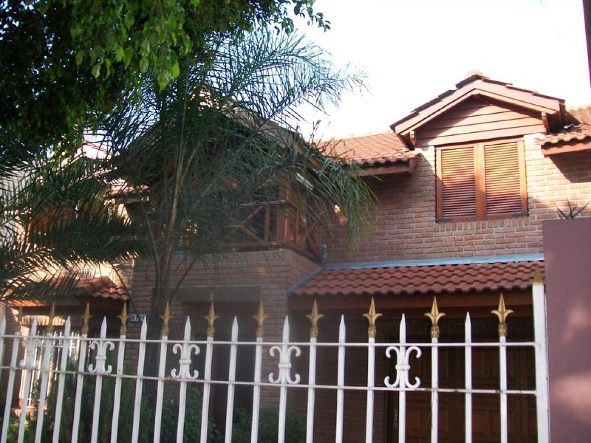 4 Schlafzimmer Haus in Hurlingham, Argentina, Nr. 67862
