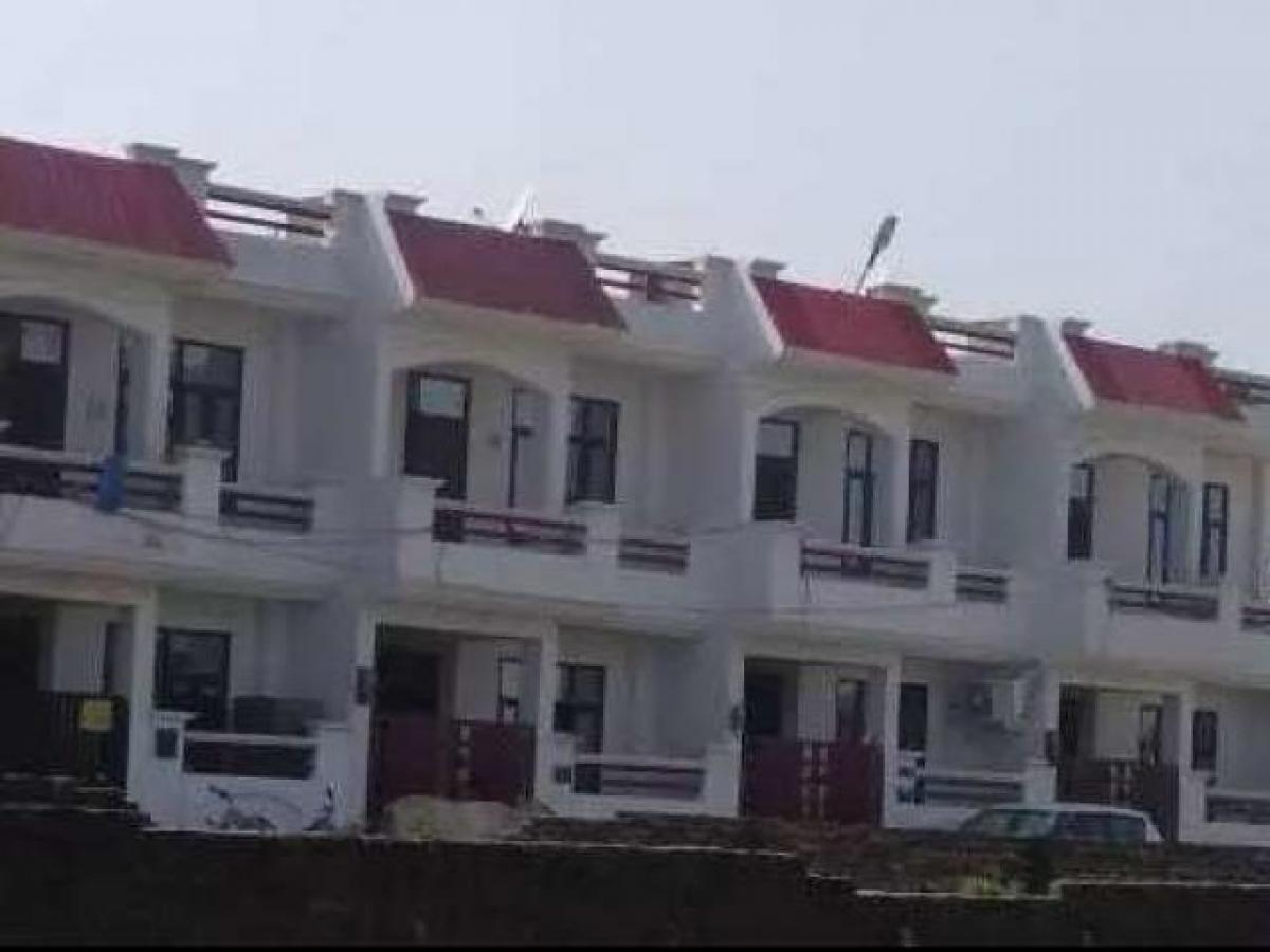 2 bedrooms House in Lucknow, India No. 9314
