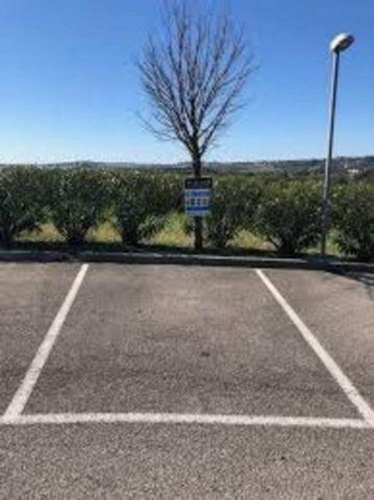 13m² Shop in Aubervilliers, France No. 19963