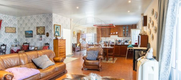 551m² Commercial property in Coruche, Portugal No. 62098 26